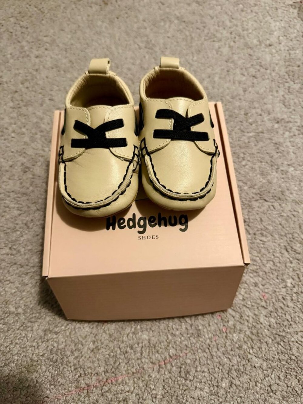 Hedgehug Baby Boat Shoes Cream & Black – New in Box